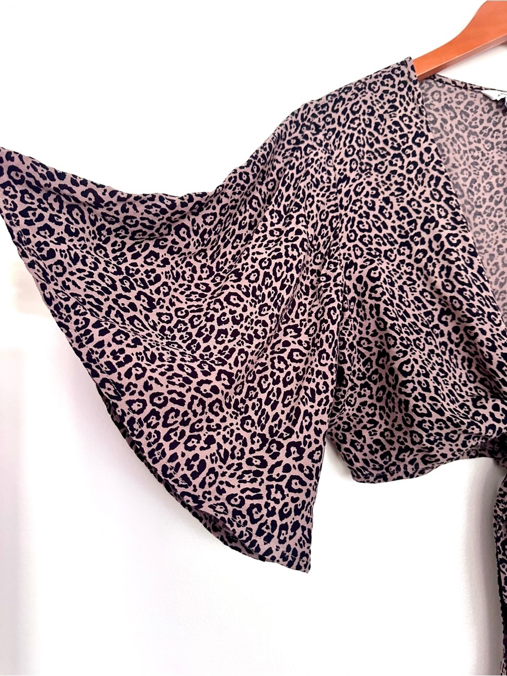 American Eagle Outfitters Tan and Brown Leopard Print Crop Top Size Small - Picture 3 of 9